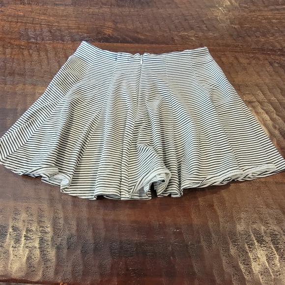 American Eagle Outfitters Dresses & Skirts - American Eagle Outfitters Mini Skirt Size 8 White‎ Black Stripes Summer Beachy